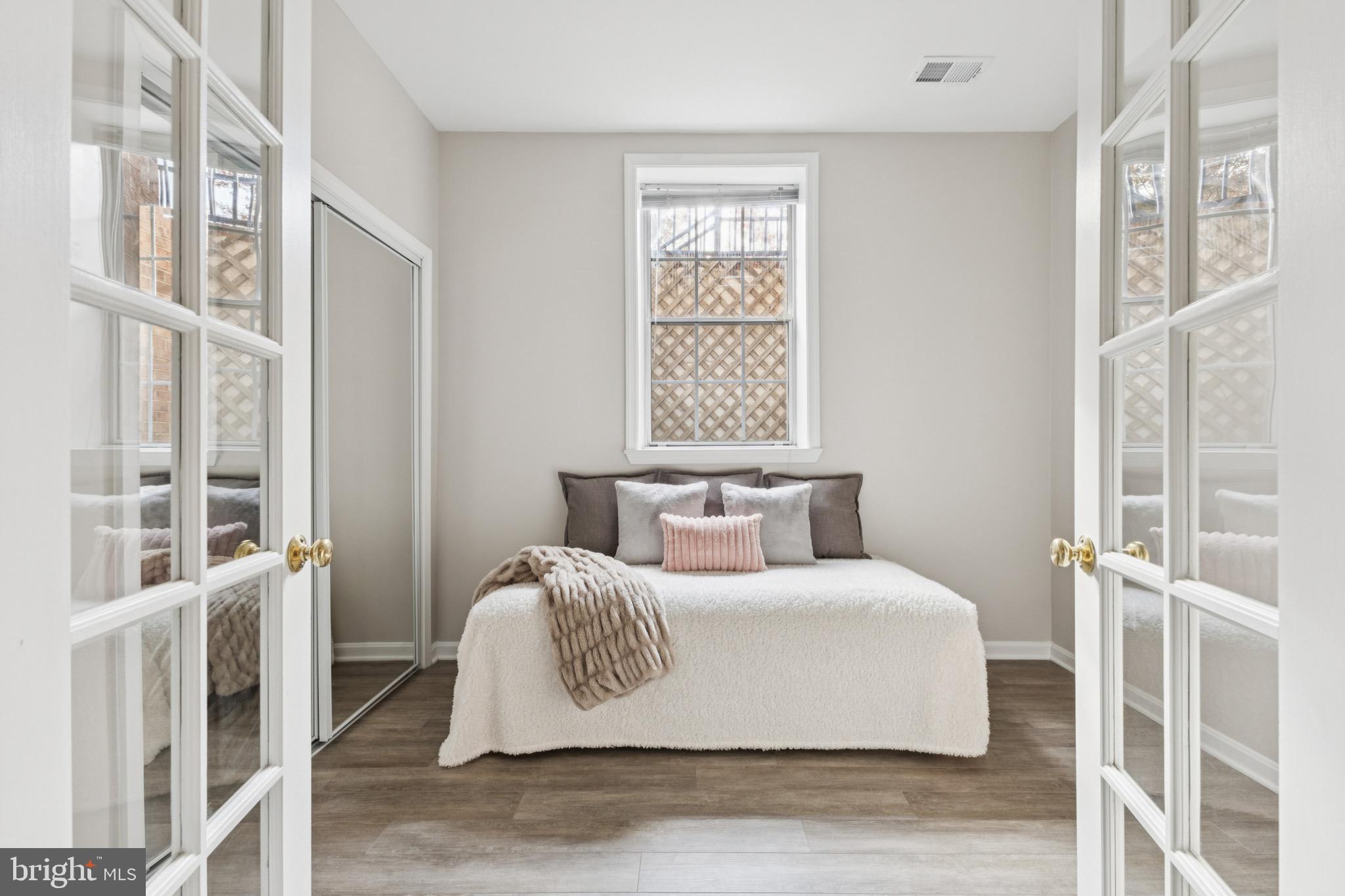1361 Garden Wall Circle, Unit 701 Reston, VA 20194 - Photo 11 of 15 a bedroom with a large bed and a window
