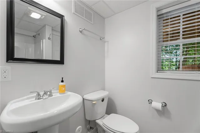 $690,000 | 8905 Seacrest Drive, Kernersville, NC 27284