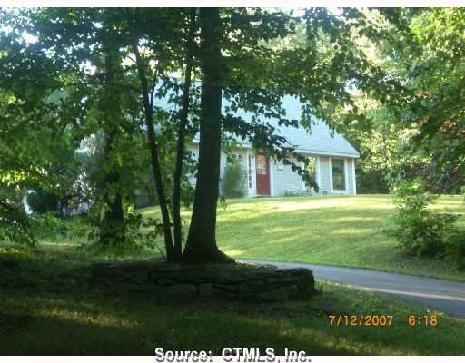 a view of back yard of the house