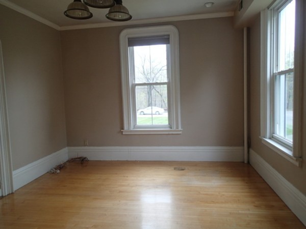 139 Winter Street, Unit 1 Framingham, MA 01702 - Photo 6 of 11 en empty room with windows
