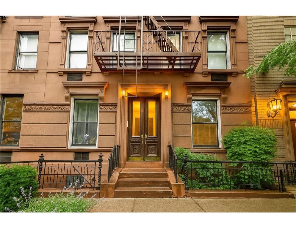 41 Jane Street, Unit 5B Manhattan, NY 10014 - Photo 1 of 8 front view of a house