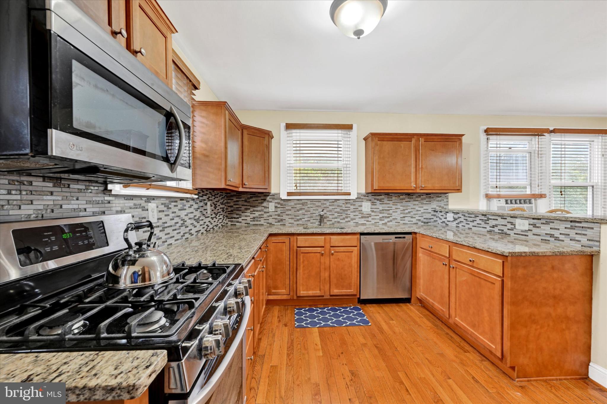 1243-10 Ten Oaks Road Baltimore, MD 21227 - Photo 11 of 28 Kitchen stainless appliances