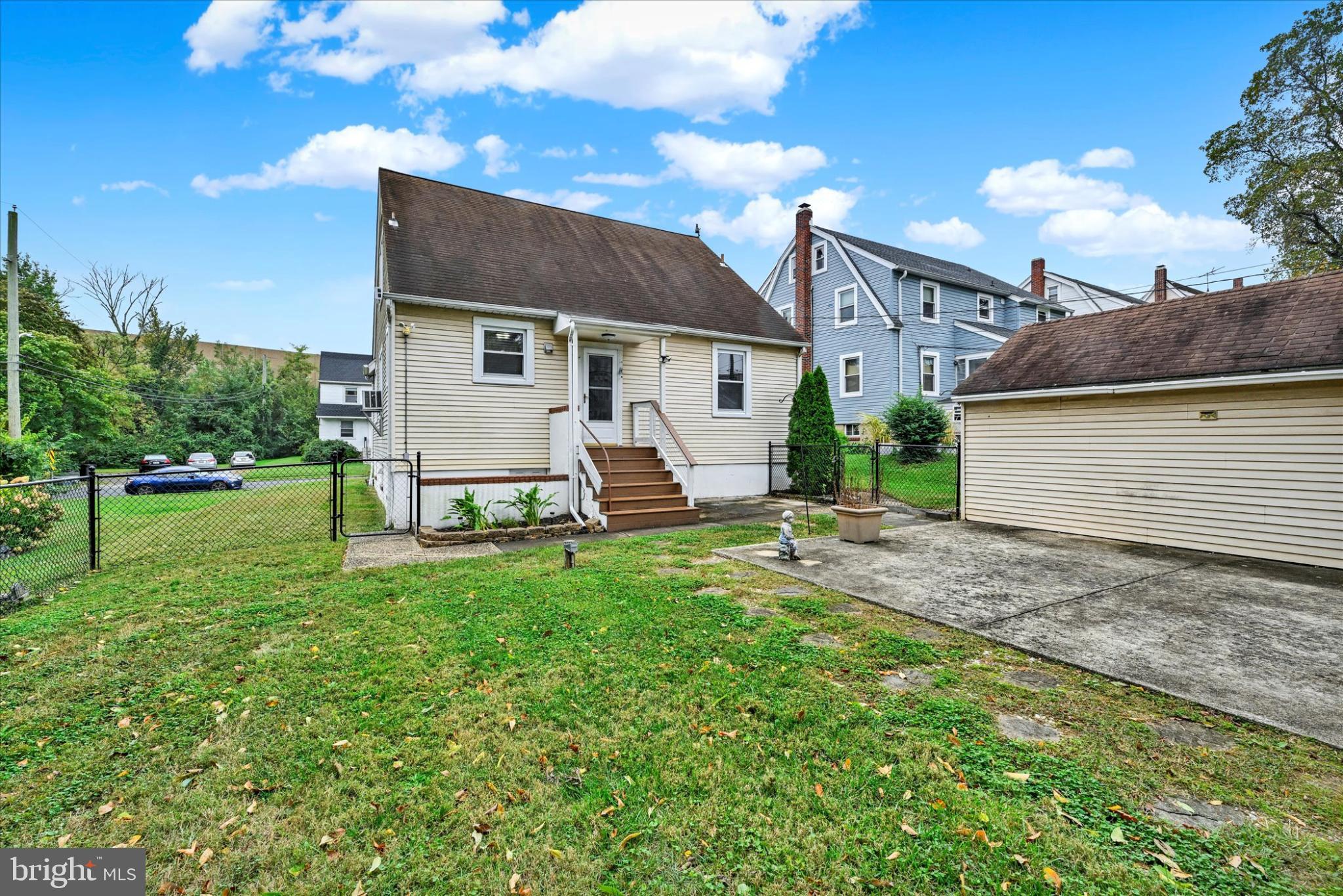 1243-10 Ten Oaks Road Baltimore, MD 21227 - Photo 25 of 28 Backyard access. Fenced with one car garage.