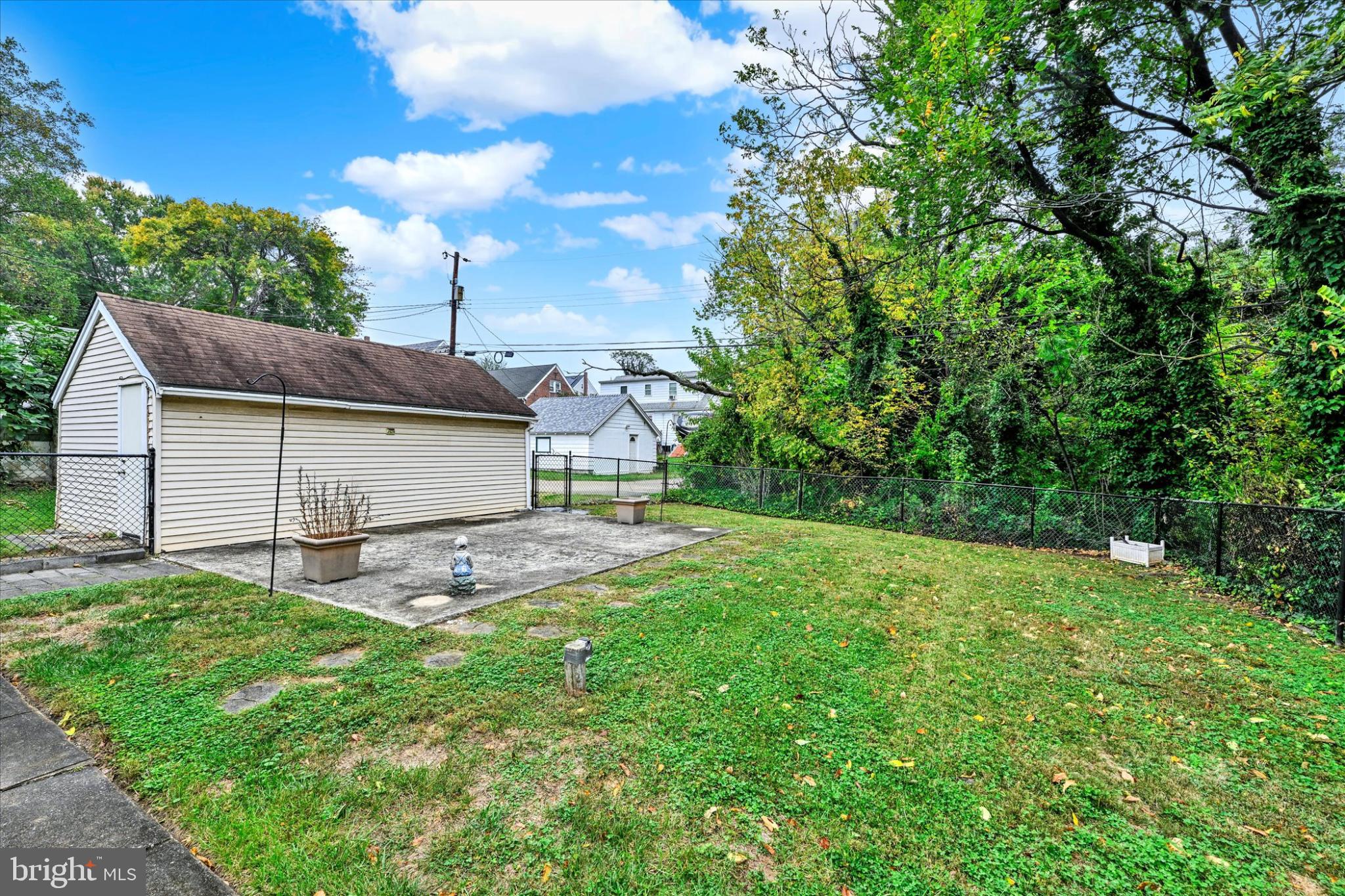 1243-10 Ten Oaks Road Baltimore, MD 21227 - Photo 27 of 28 One car garage