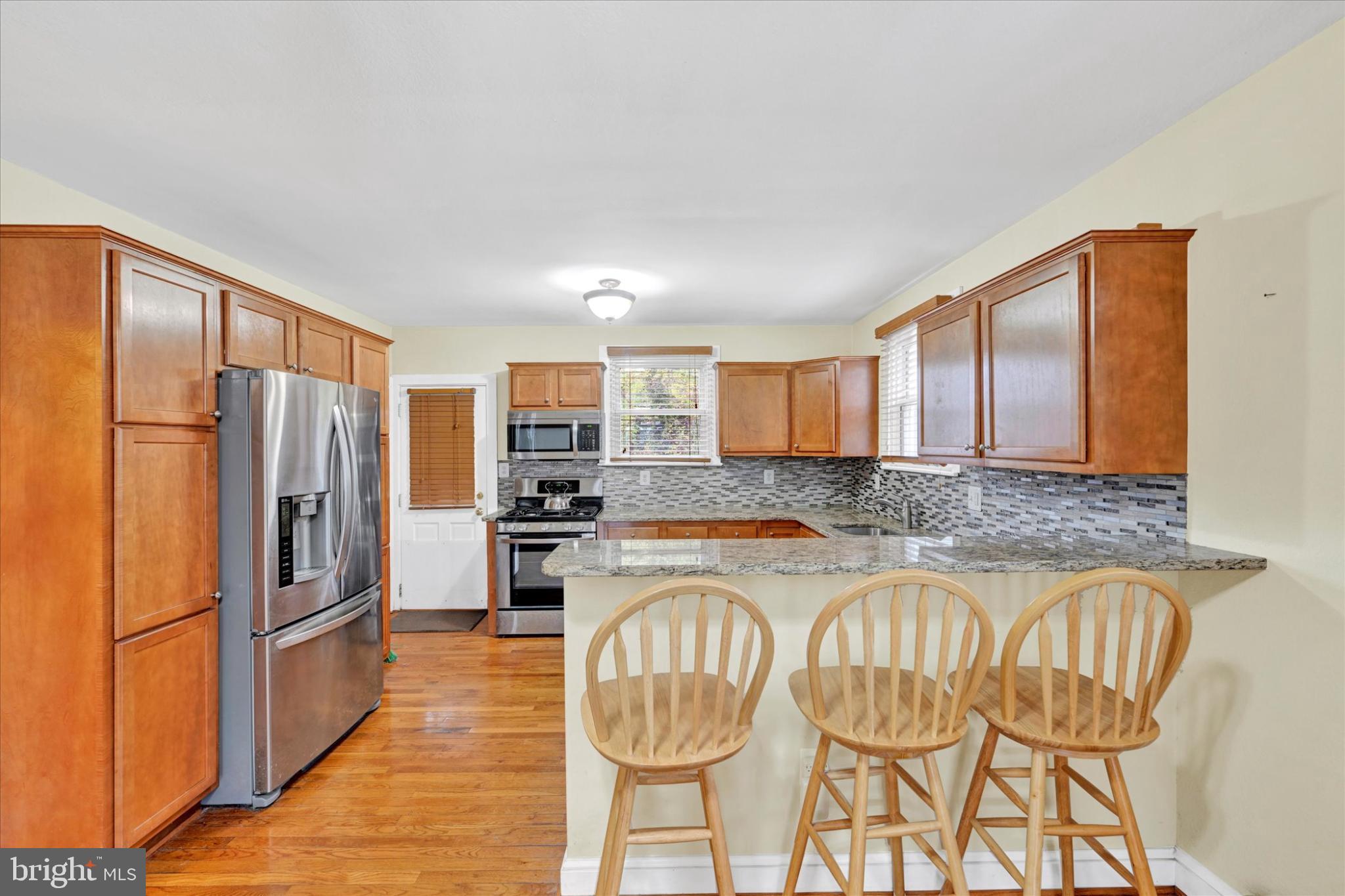 1243-10 Ten Oaks Road Baltimore, MD 21227 - Photo 9 of 28 Kitchen granite counters