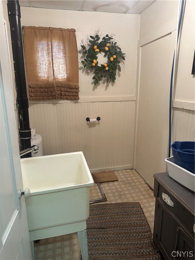 312 Seneca Street Fulton, NY 13069 - Photo 5 of 22 1st floor bath