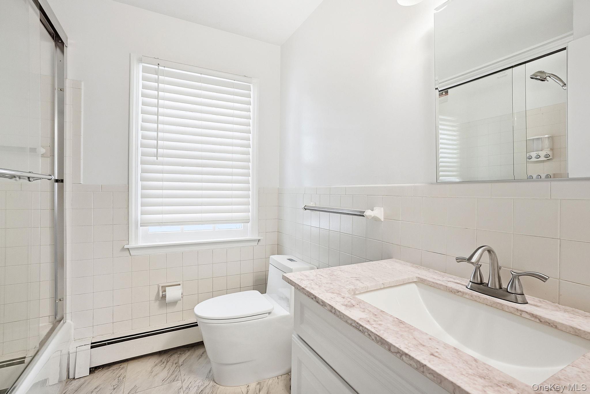 15 Beech Hill Road Scarsdale, NY 10583 - Photo 21 of 27 Hall Full Bathroom