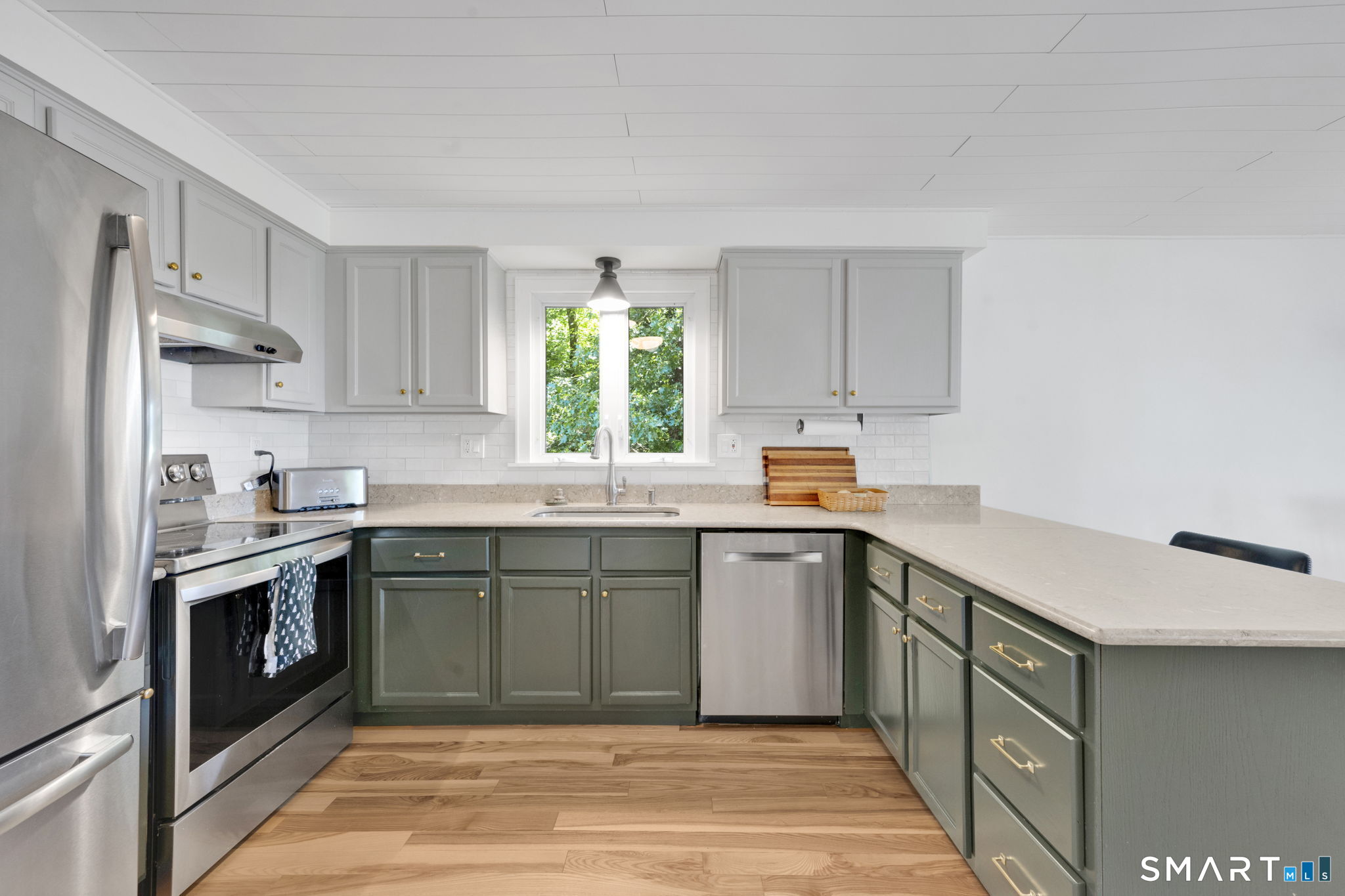 20 N Road East Granby, CT 06026 - Photo 4 of 35