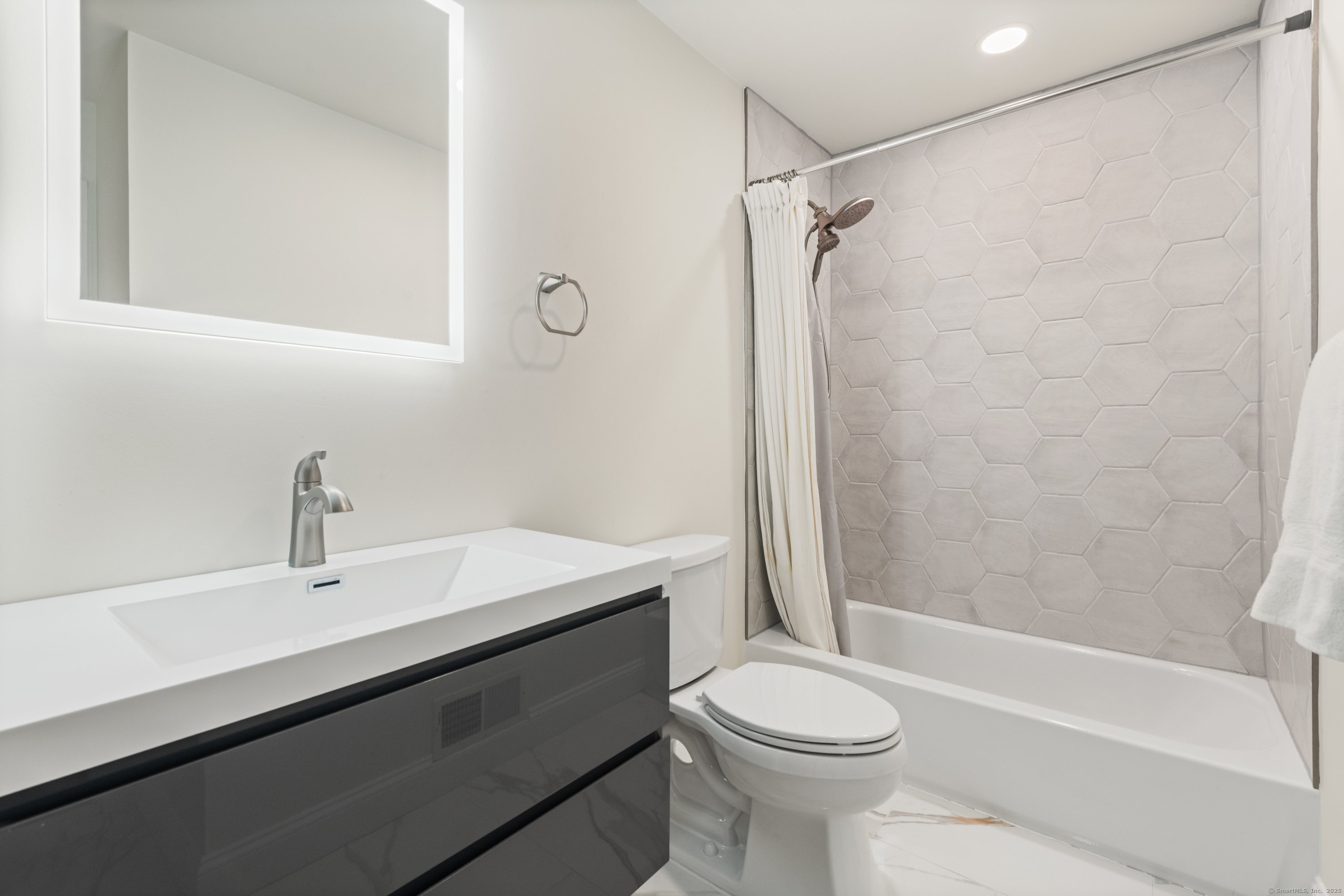 212 Fence Row Drive Fairfield, CT 06824 - Photo 25 of 36