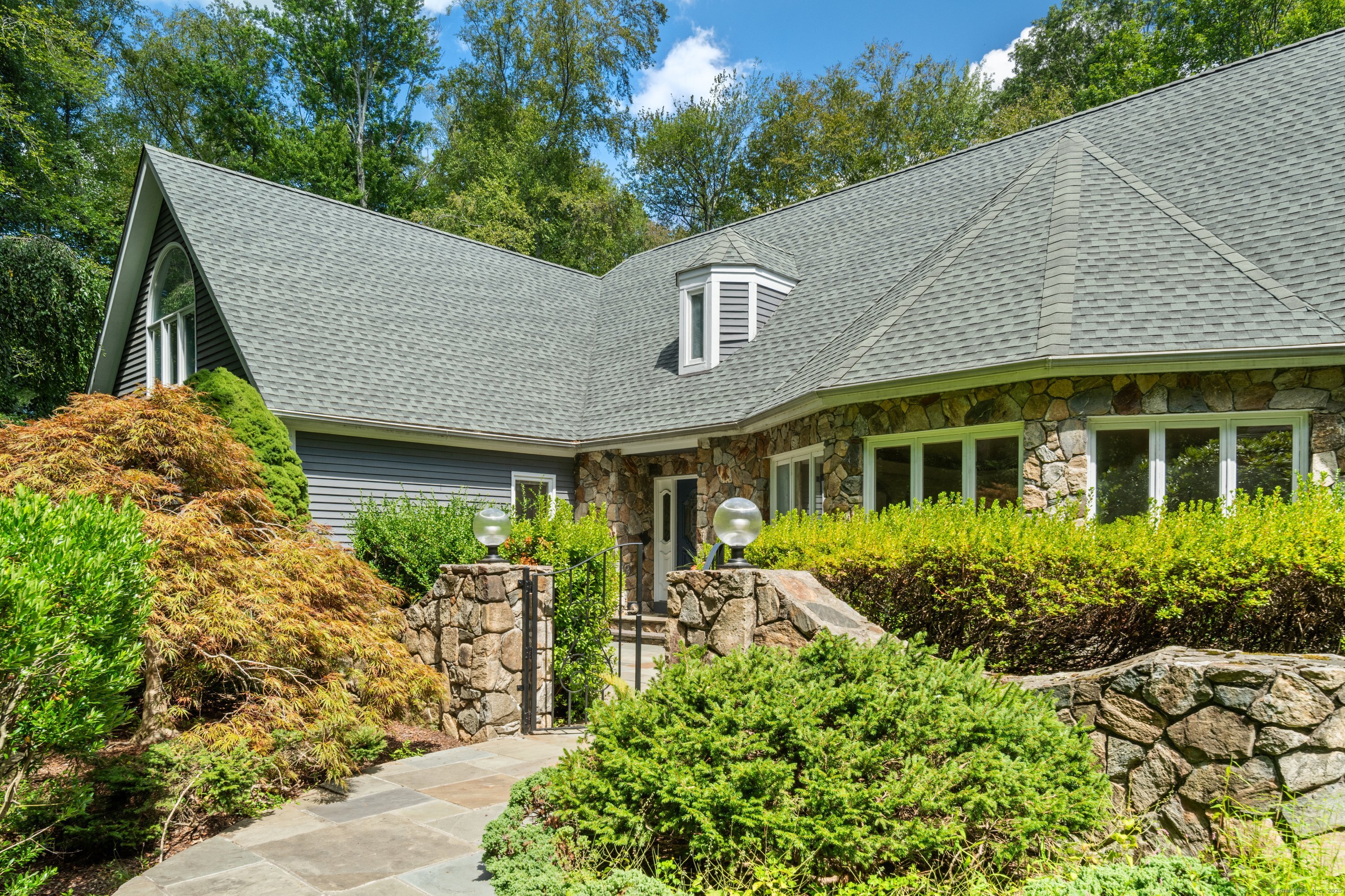 212 Fence Row Drive Fairfield, CT 06824 - Photo 3 of 36