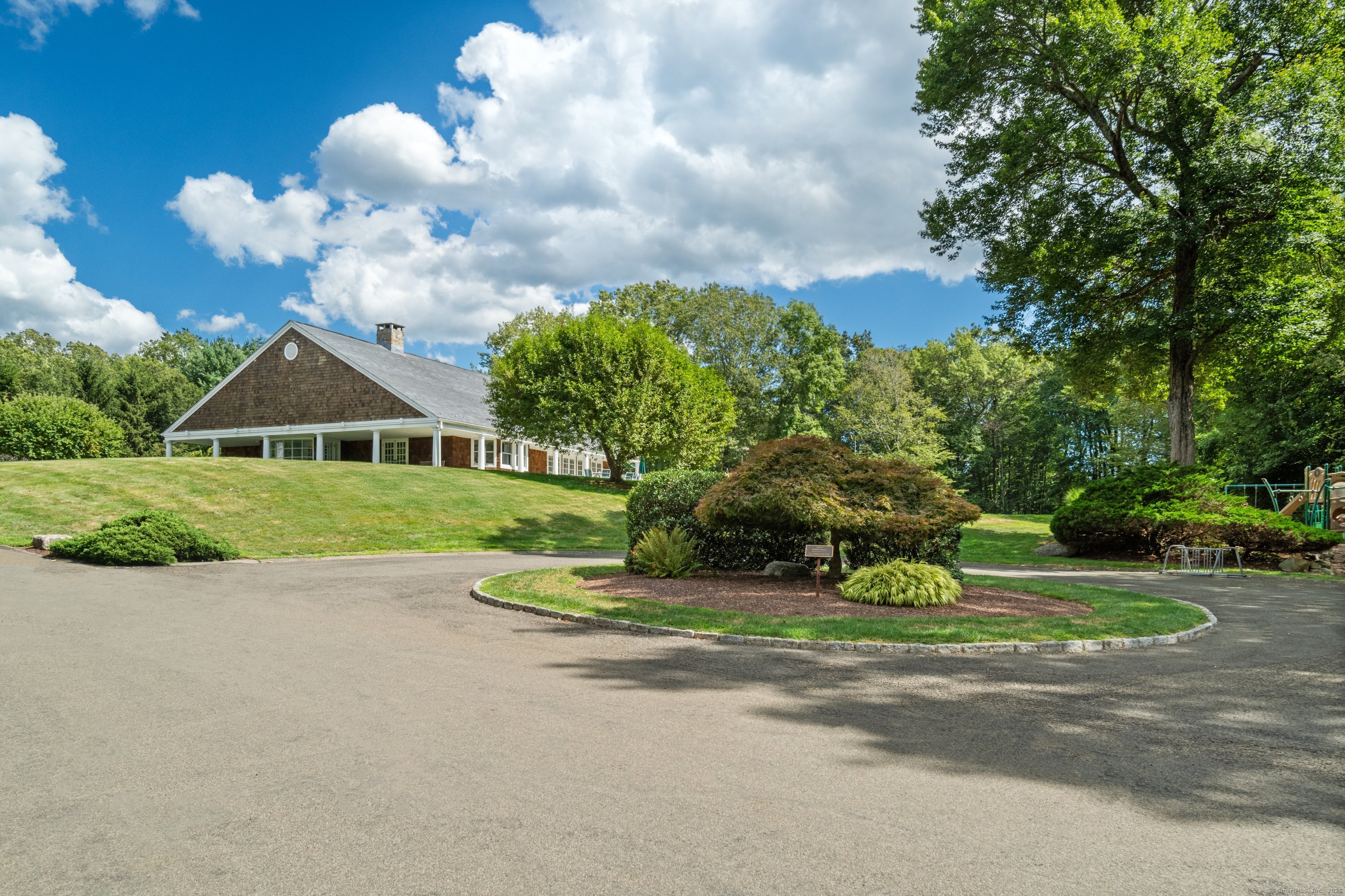 212 Fence Row Drive Fairfield, CT 06824 - Photo 33 of 36