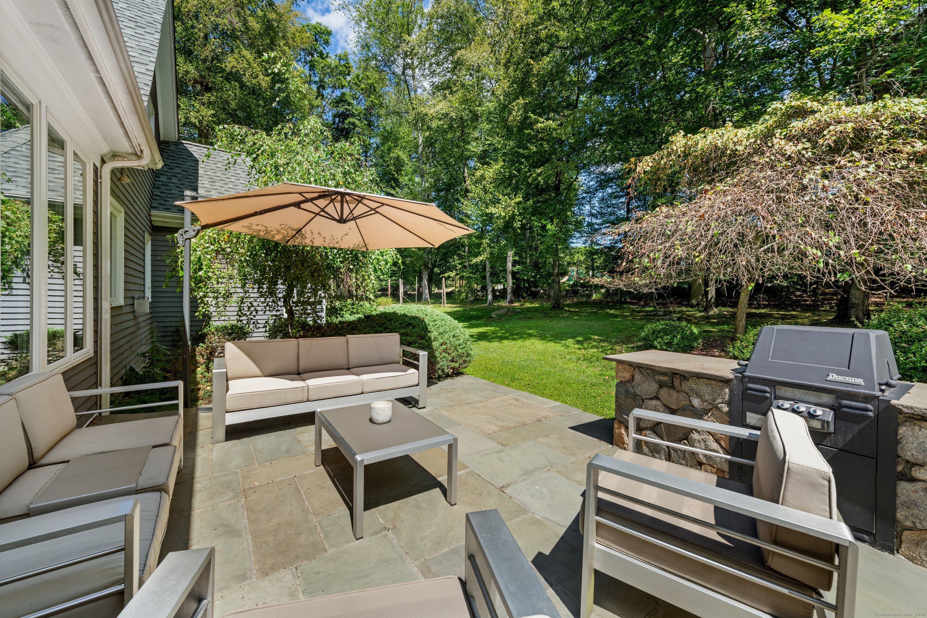 212 Fence Row Drive Fairfield, CT 06824 - Photo 9 of 36