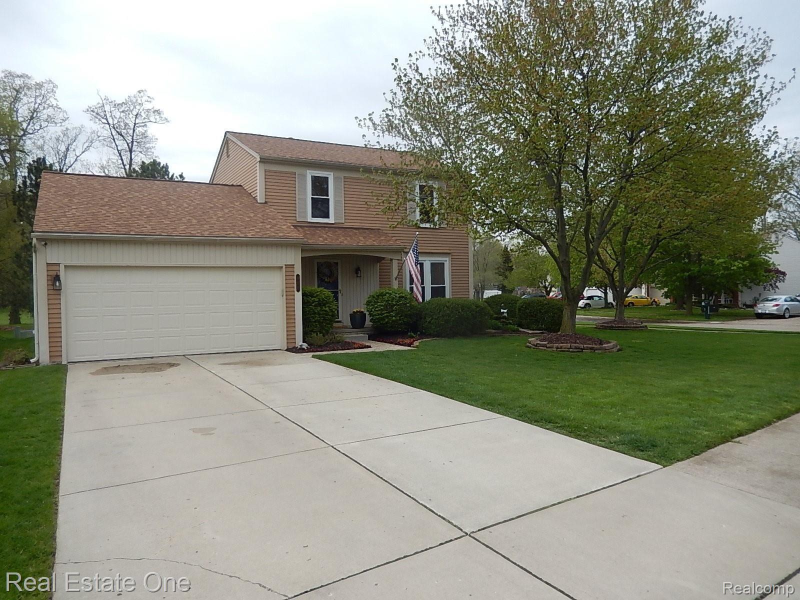 950 Cobblers Road Waterford, MI 48327 - Photo 2 of 29 Front View 2.JPG