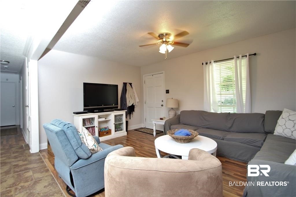 762 Linlen Avenue Mobile, AL 36609 - Photo 4 of 20