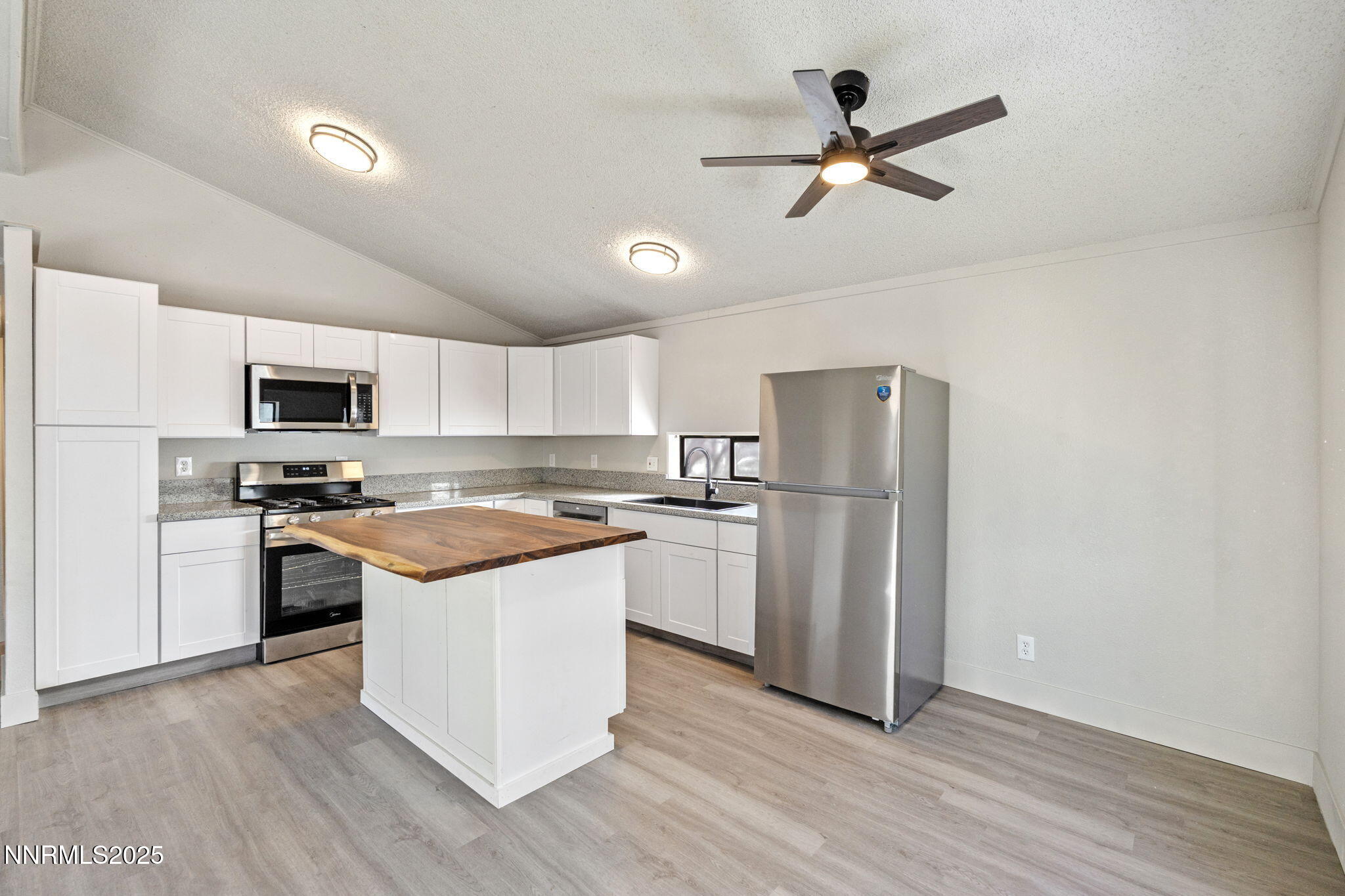 2720 Dahlia Way Reno, NV 89512 - Photo 9 of 32 9-web-or-mls-DSC04606