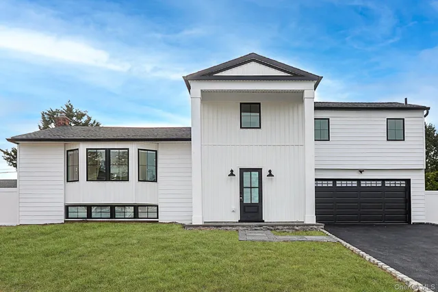 $1,199,000 | 92 Kings Walk, Massapequa Park, NY 11762