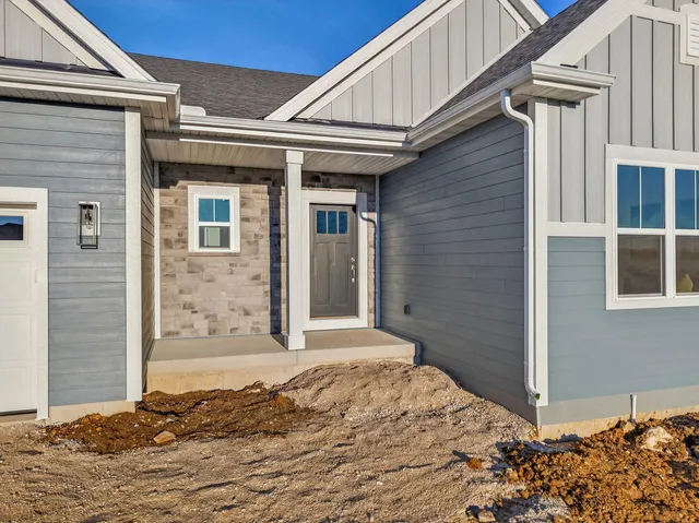 $549,900 | N67-w25396 Vail Lane, Sussex, WI 53089