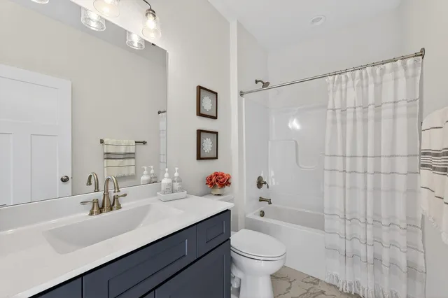 $549,900 | N67-w25396 Vail Lane, Sussex, WI 53089