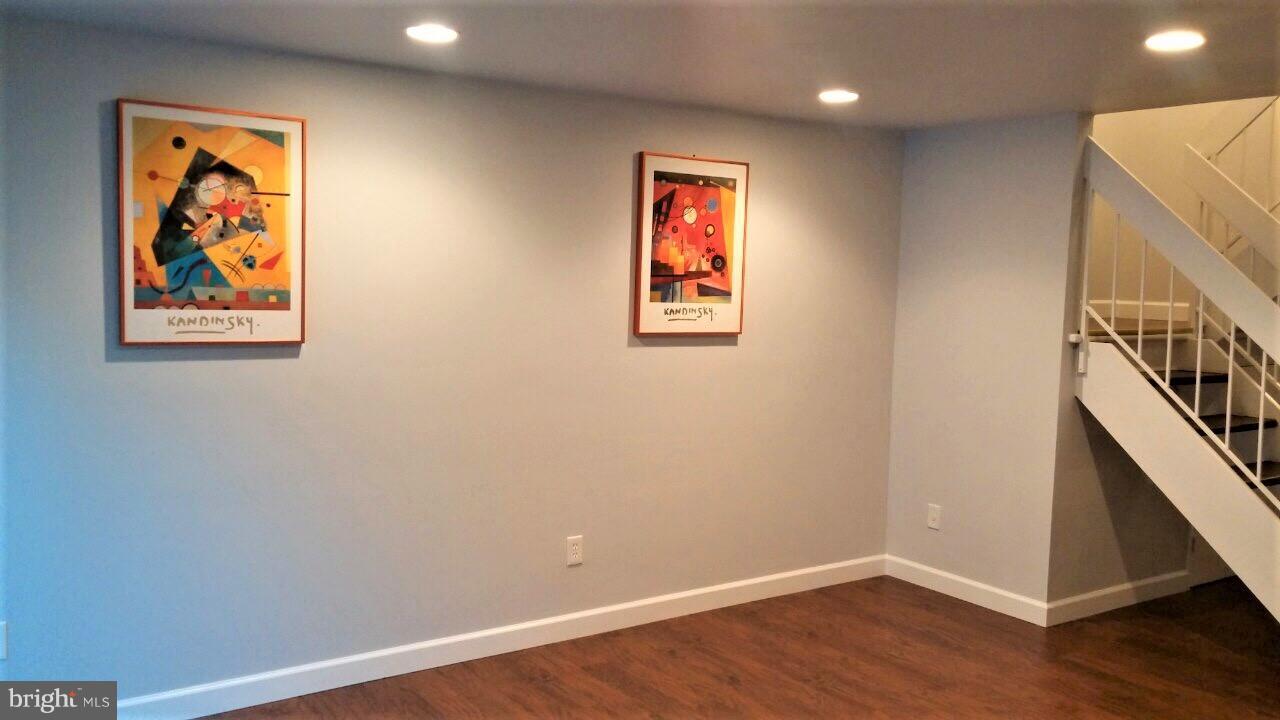 2295 White Cornus Lane Reston, VA 20191 - Photo 2 of 30 Living Room