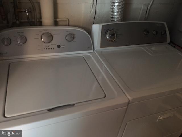 2295 White Cornus Lane Reston, VA 20191 - Photo 11 of 30 Laundry room