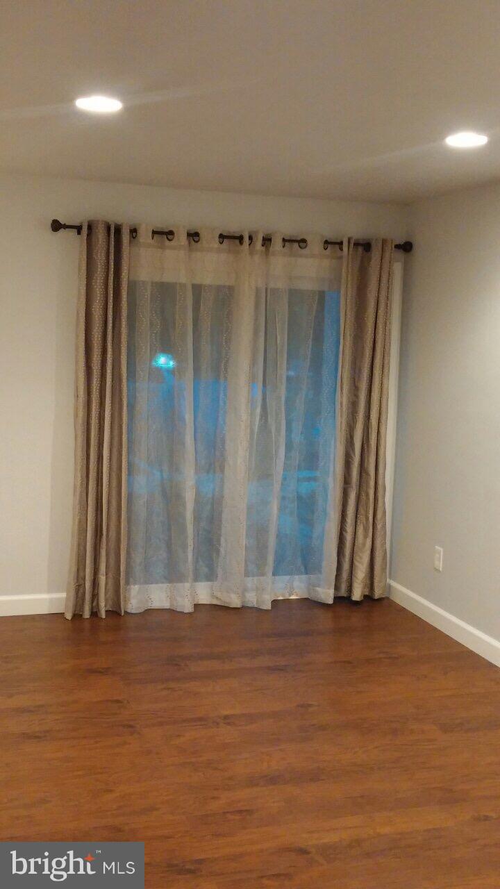 2295 White Cornus Lane Reston, VA 20191 - Photo 3 of 30 Living Room