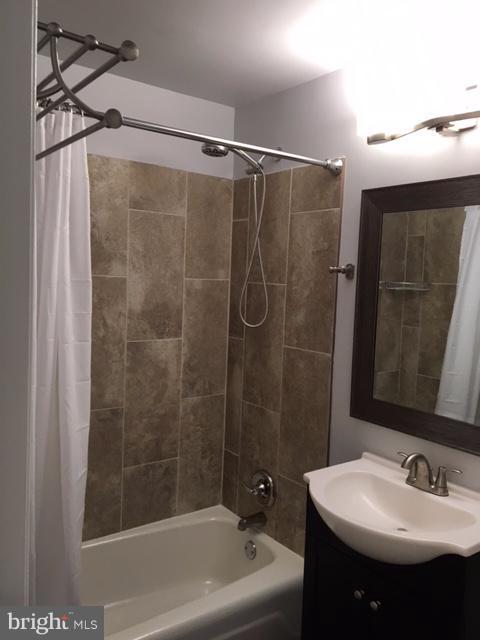 2295 White Cornus Lane Reston, VA 20191 - Photo 21 of 30 Main Bath
