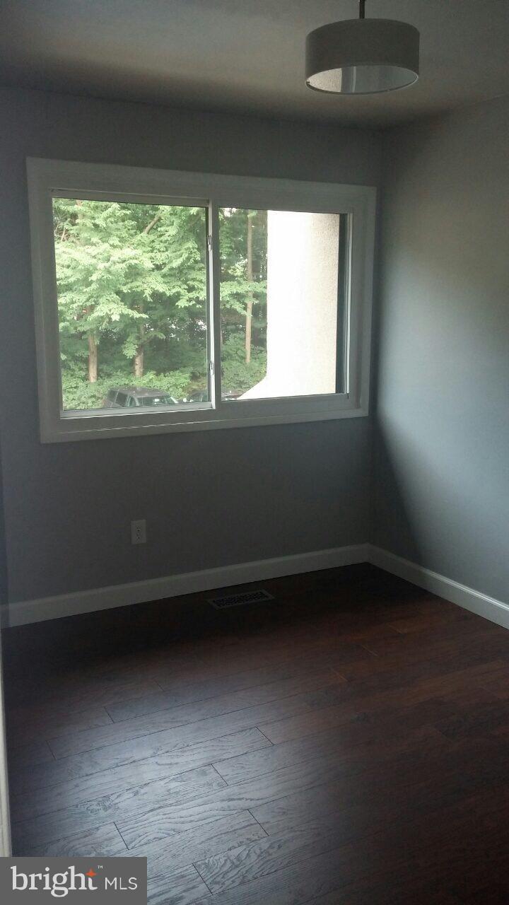 2295 White Cornus Lane Reston, VA 20191 - Photo 25 of 30 2nd Bedroom