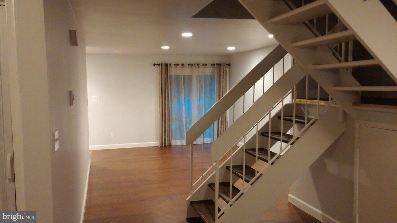 2295 White Cornus Lane Reston, VA 20191 - Photo 4 of 30 Living Room
