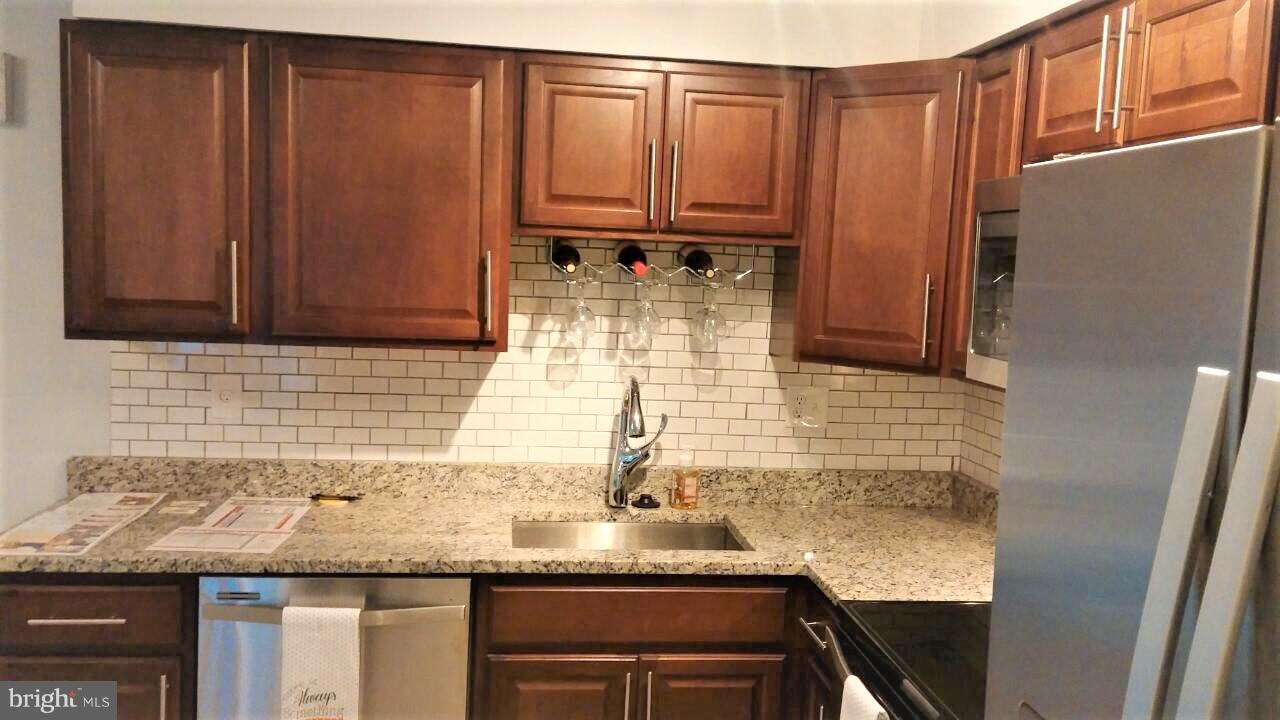 2295 White Cornus Lane Reston, VA 20191 - Photo 9 of 30 Kitchen