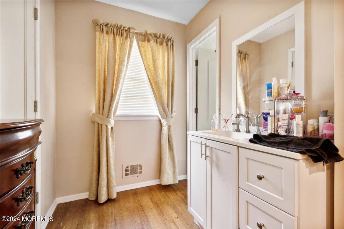 62 Millay Road Morganville, NJ 07751 - Photo 15 of 18 16-62 Millay Rd, Morganville, NJ-16
