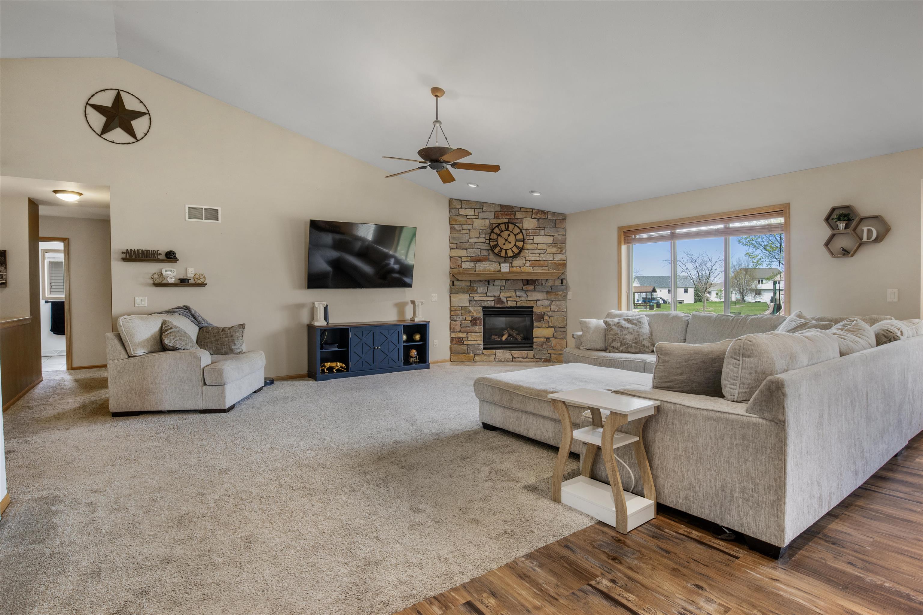 2012 Cherokee Drive Prairie du Sac, WI 53578 - Photo 17 of 54