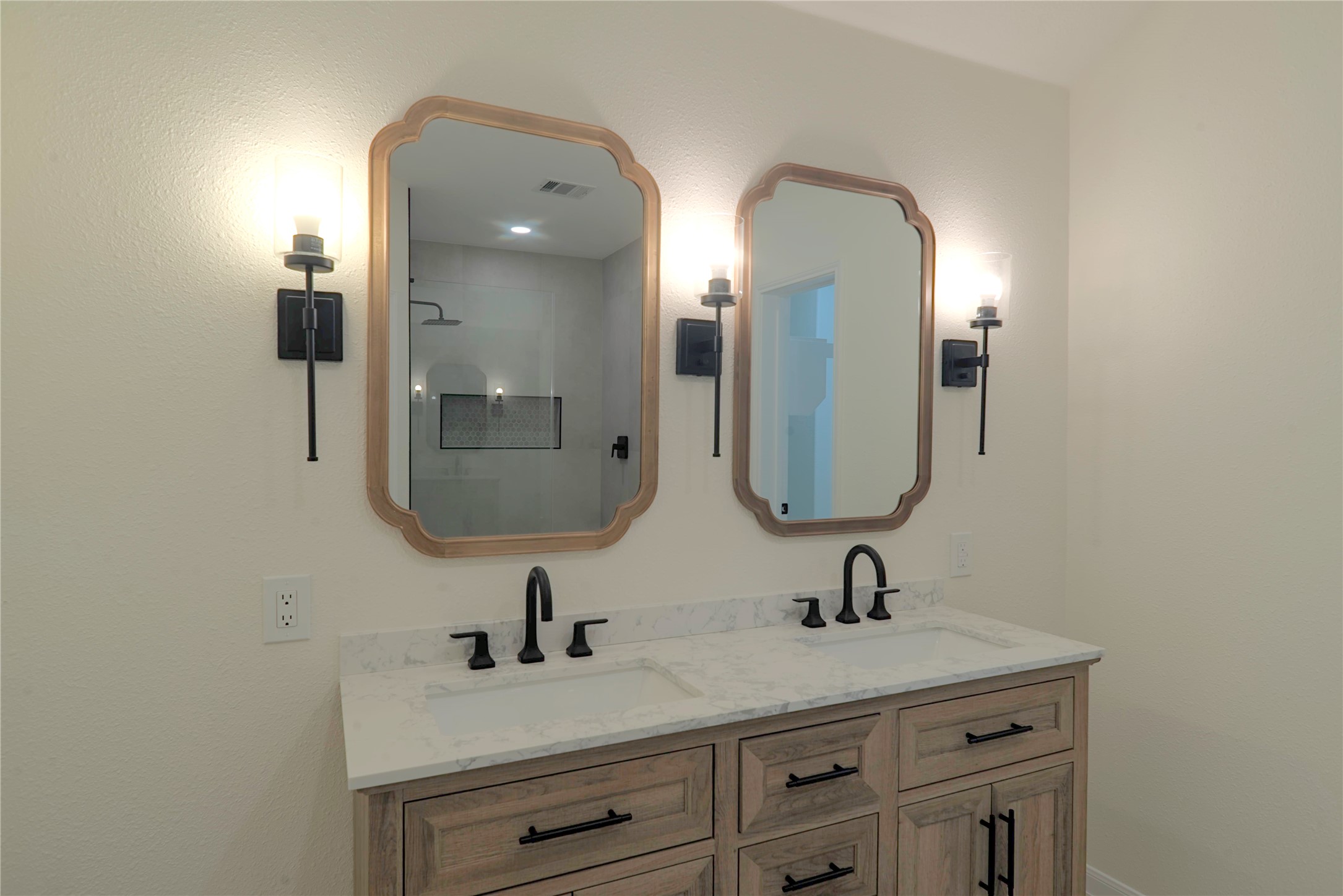1333 Clary Sage Loop Round Rock, TX 78665 - Photo 19 of 34 Full bath featuring double vanity