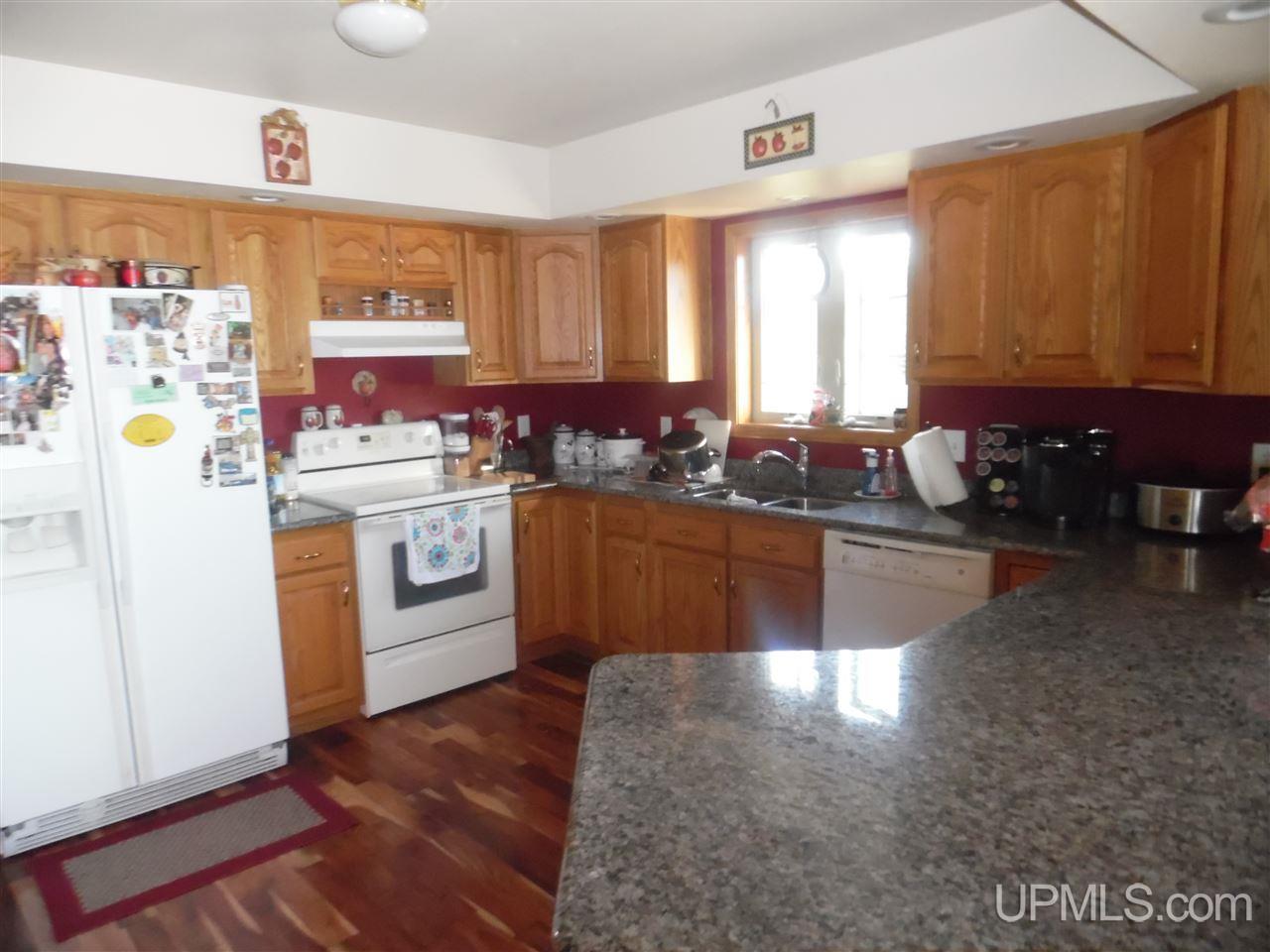1610 17th Road Bark River, MI 49807 - Photo 2 of 27
