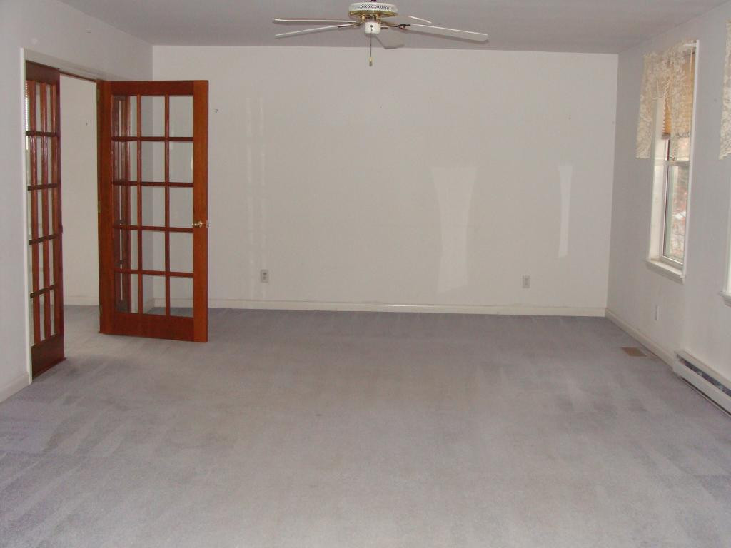 1131 Robertson Road Chuckey, TN 37641 - Photo 6 of 17 Large Livingroom