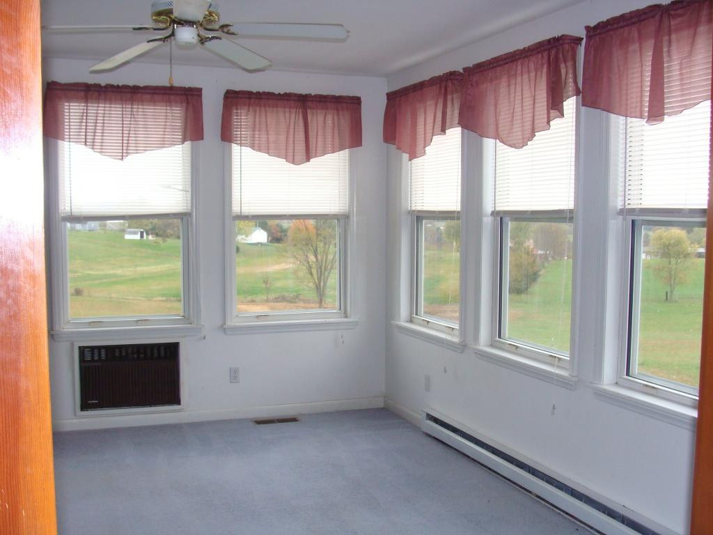 1131 Robertson Road Chuckey, TN 37641 - Photo 8 of 17 Additonal Sunroomden