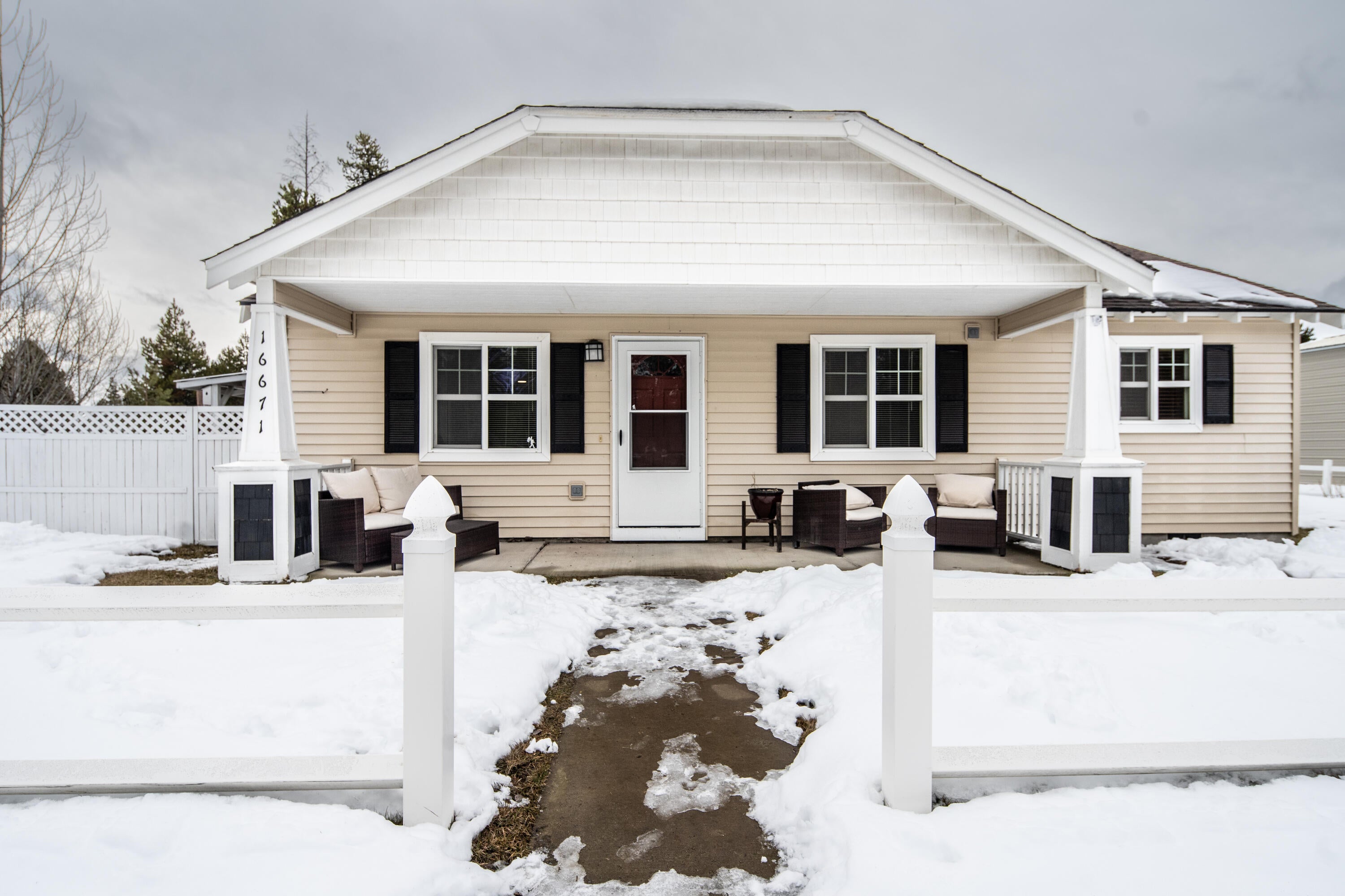 16671 William Foss Road La Pine, OR 97739 - Photo 1 of 35 Front Of House