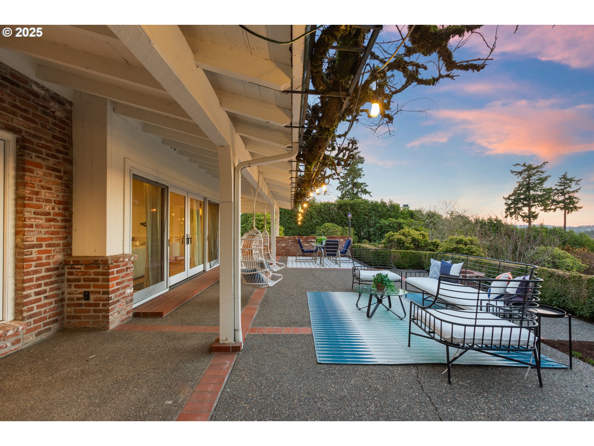 1280 South Military Road Portland, OR 97219 - Photo 2 of 47 Gallery Image 2