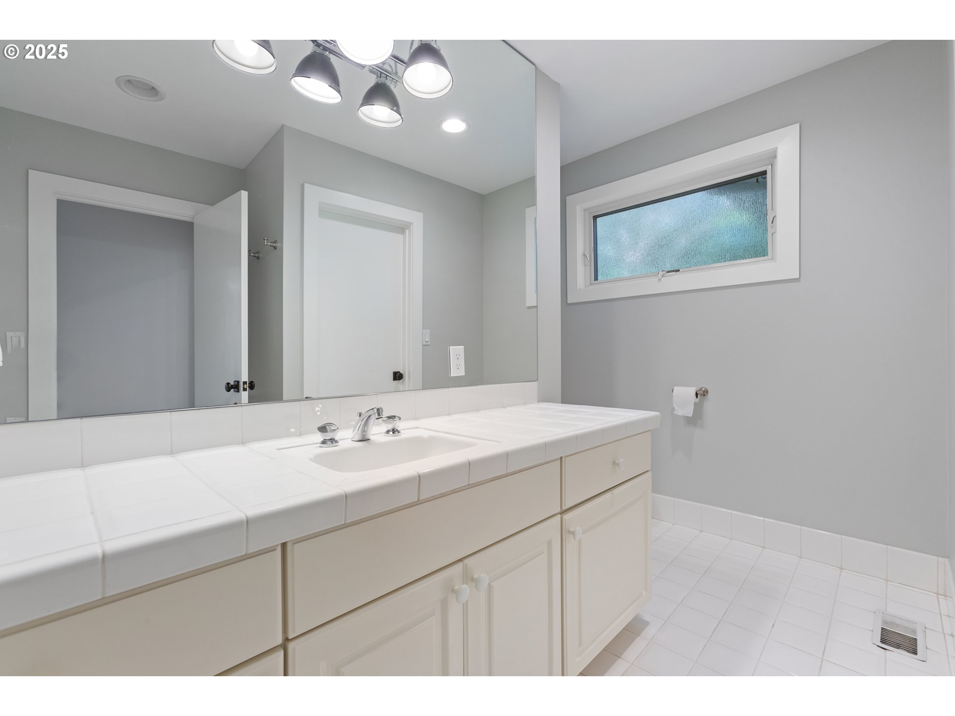1280 South Military Road Portland, OR 97219 - Photo 24 of 47 Gallery Image 24