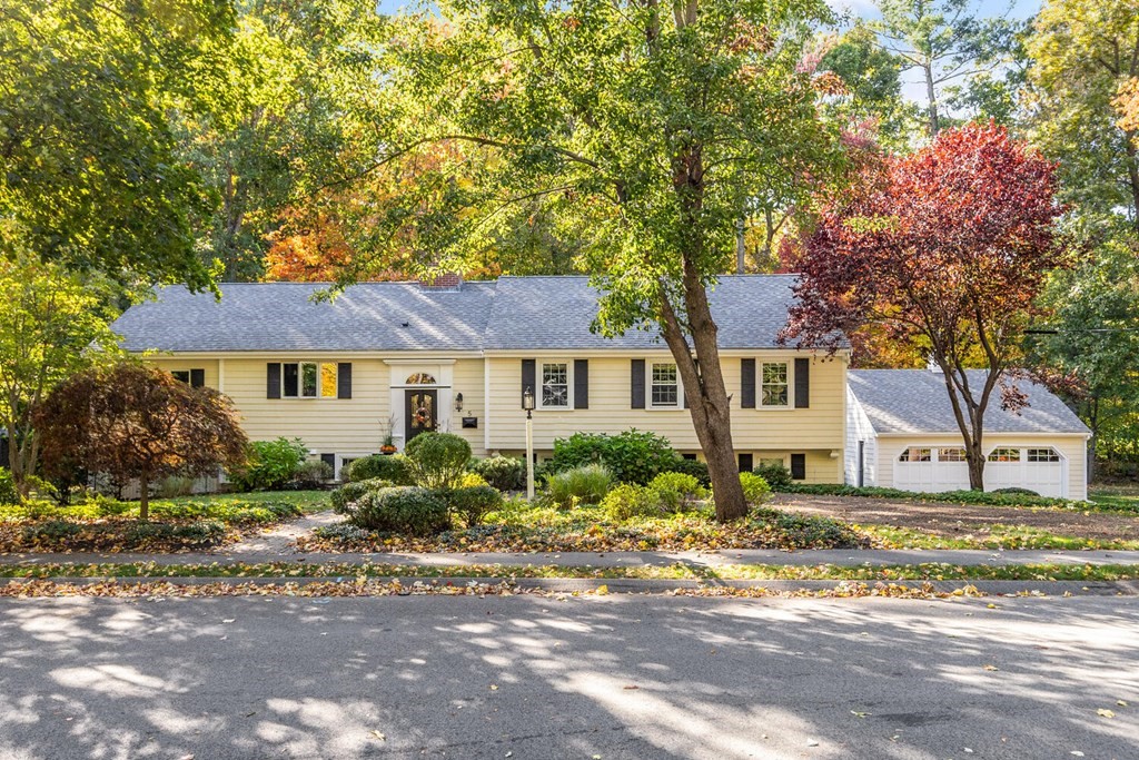 5 Candlewood Road Lynnfield, MA 01940 - Photo 1 of 39 Gallery Image 1