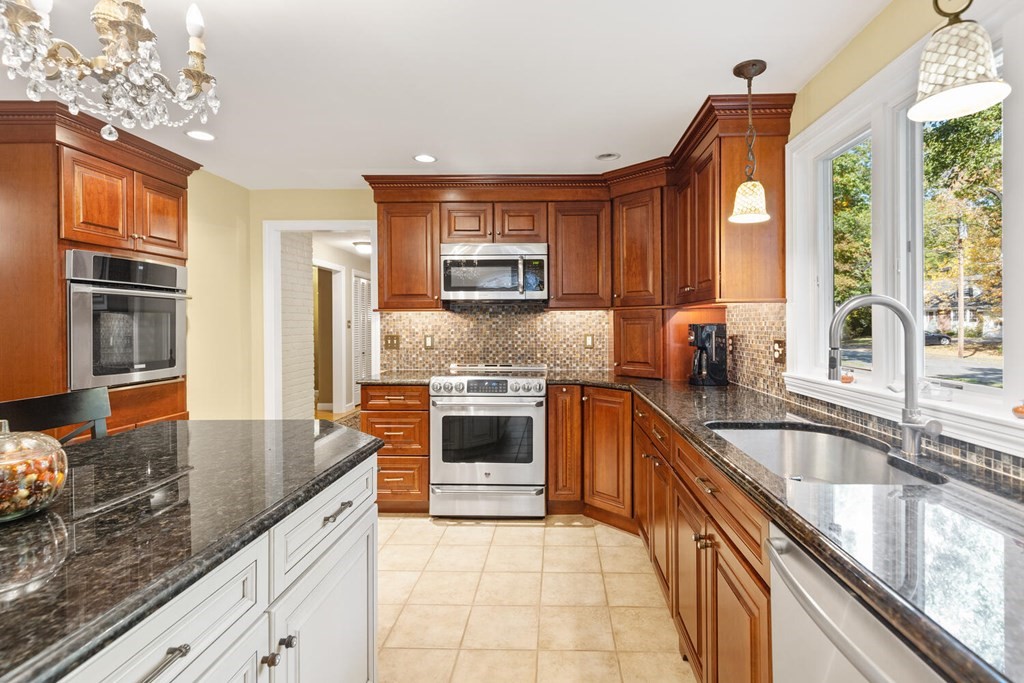 5 Candlewood Road Lynnfield, MA 01940 - Photo 13 of 39 Gallery Image 13