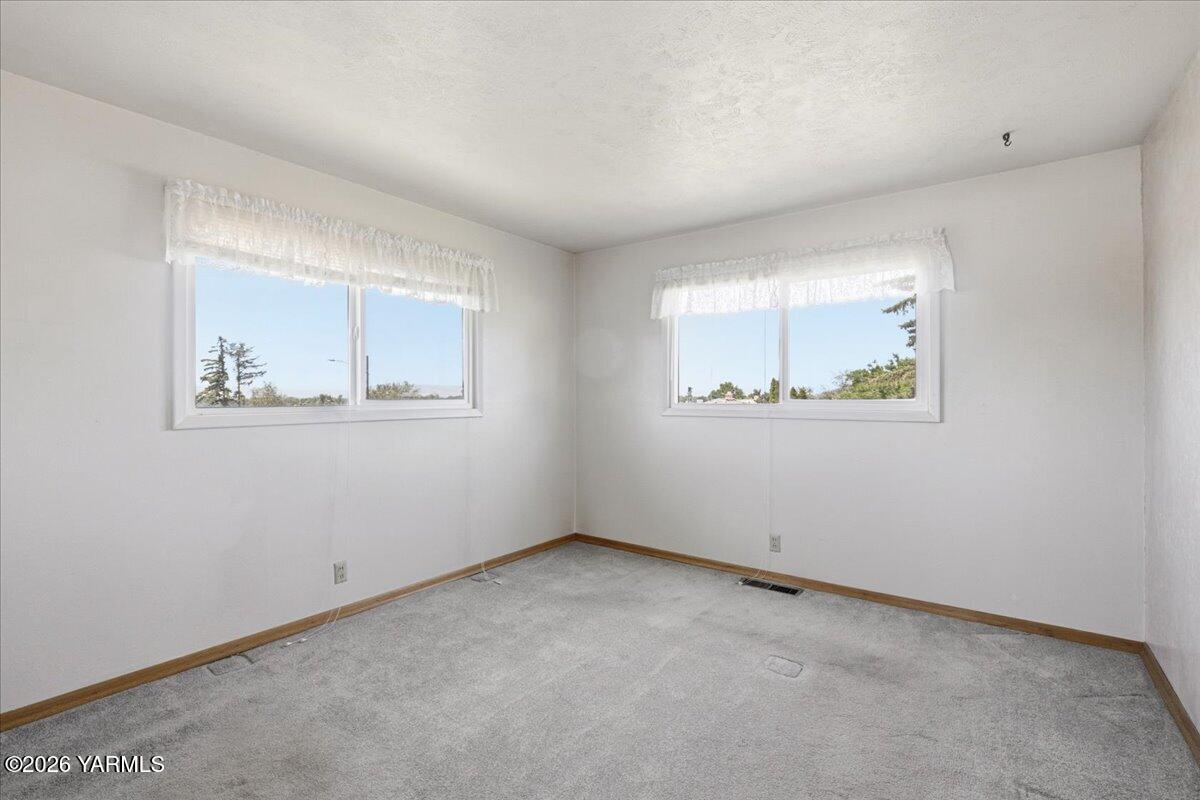 111 Sunset Way Zillah, WA 98953 - Photo 16 of 44 Bedroom 2