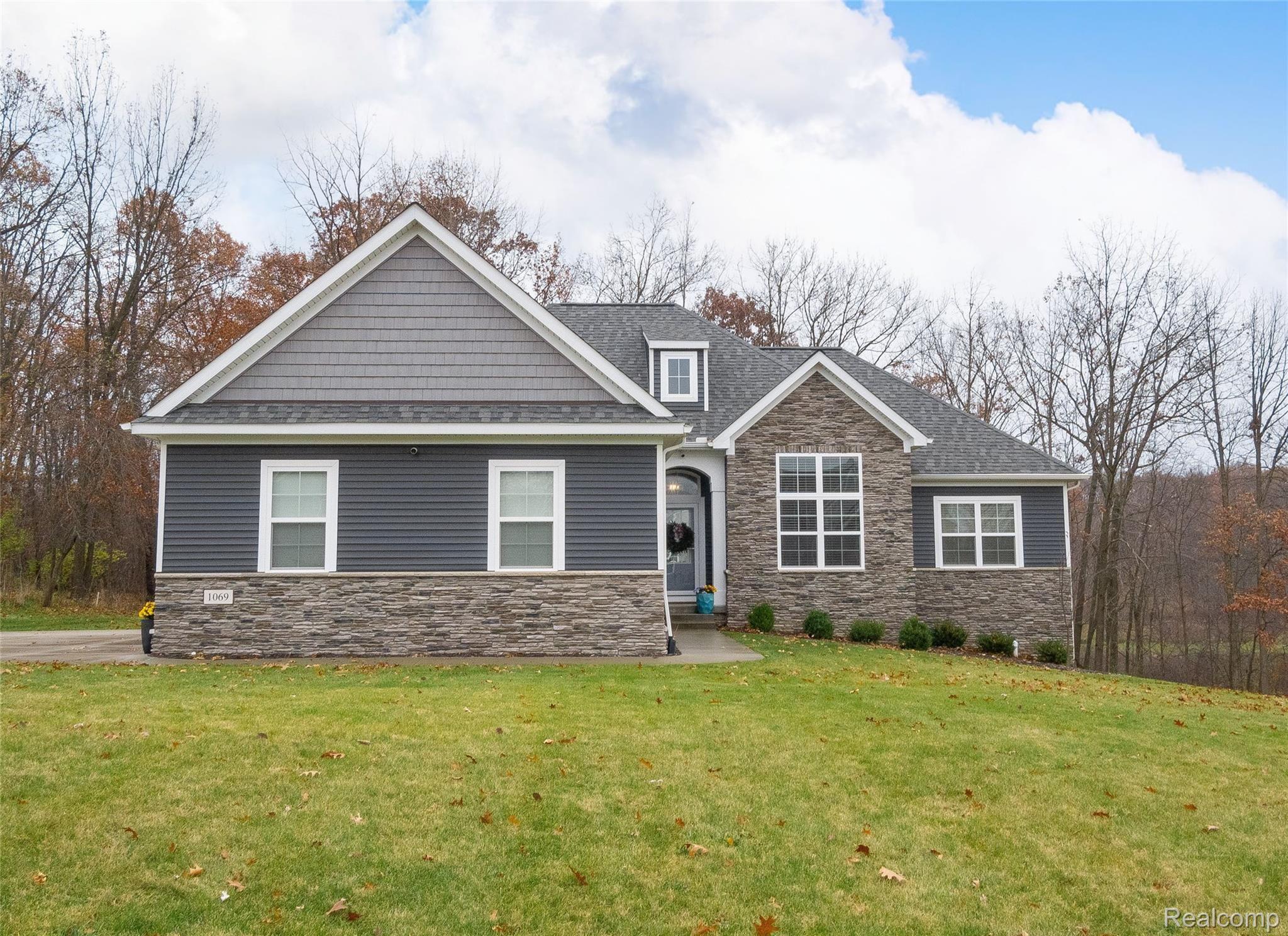 1069 Sugar Maple Court Fenton, MI 48430 - Photo 2 of 32 Exteriors (2 of 11) main.jpeg