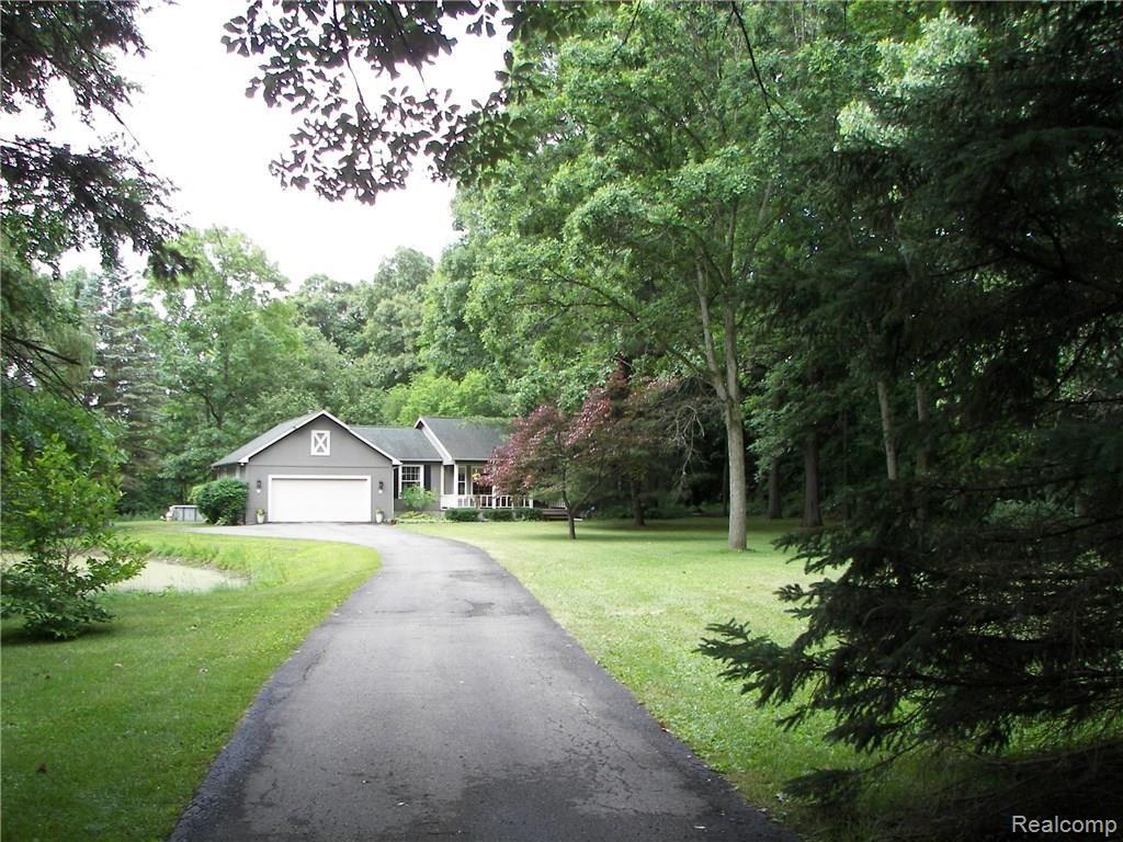 5638 Crooked Lake Road Howell, MI 48843 - Photo 4 of 28 100_6266.JPG