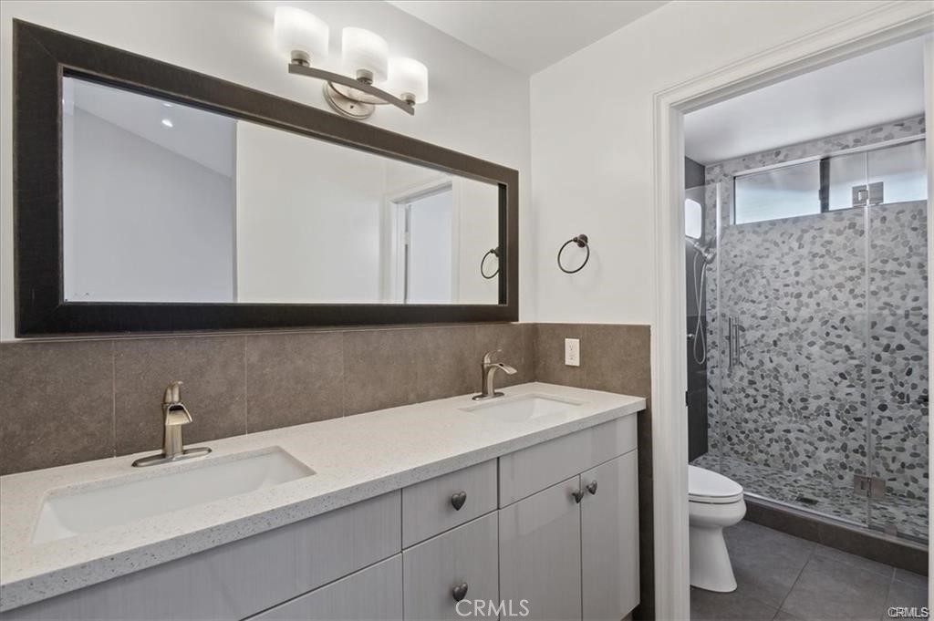 10831 Roycroft Street, Unit 72 Sun Valley, CA 91352 - Photo 20 of 33 a bathroom with a sink a toilet and a mirror