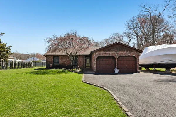 $969,000 | 225 Bayview Avenue, East Islip, NY 11730