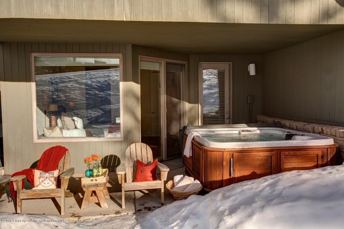 381 Ridge Road, Unit B3 Snowmass Village, CO 81615 - Photo 13 of 18 a room with gym equipment