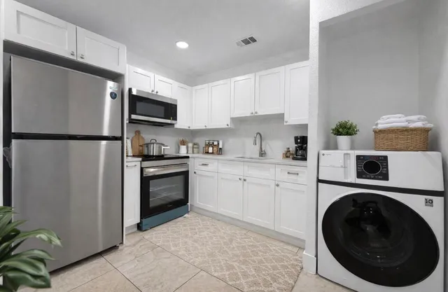 $2,550 | 732 Neil Road, West Palm Beach, FL 33415