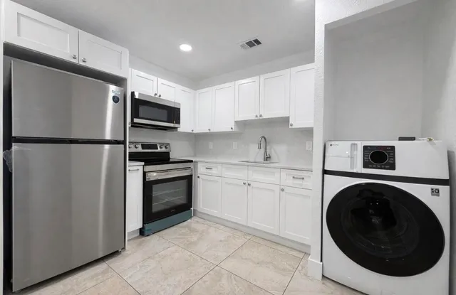 $2,550 | 732 Neil Road, West Palm Beach, FL 33415