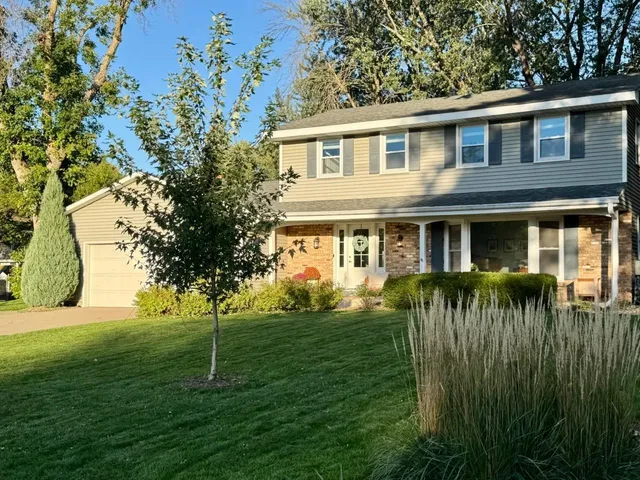 $2,995 | 9718 Palmer Circle, Bloomington, MN 55437