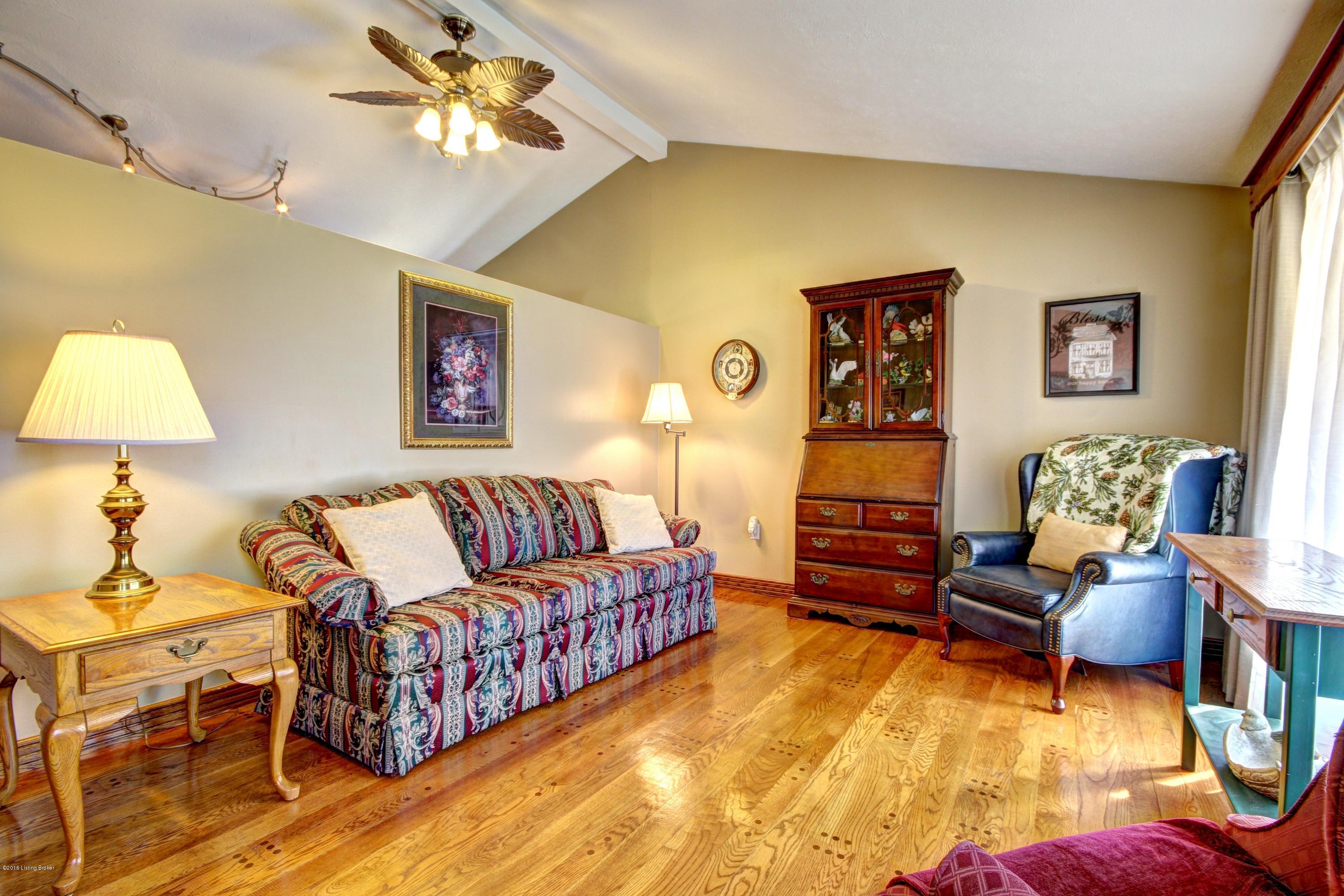 6323 Doe Run Road Louisville, KY 40216 - Photo 3 of 55 Living Room
